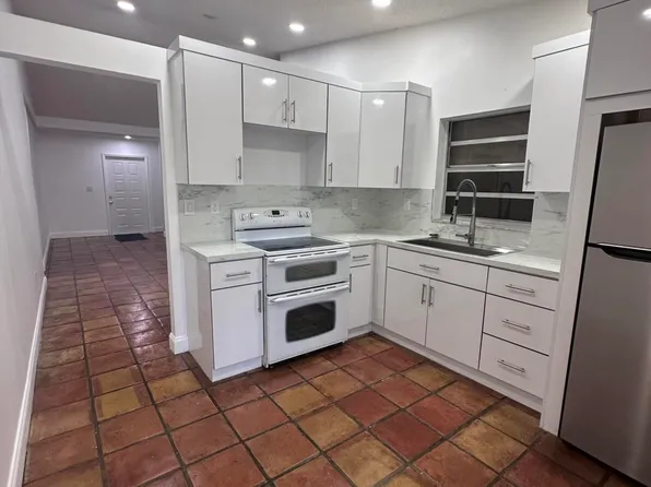 19823 NW 64th Place, Hialeah, FL 33015