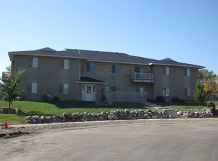 1104 Hola Bird Cir #20, Marshall, MN 56258