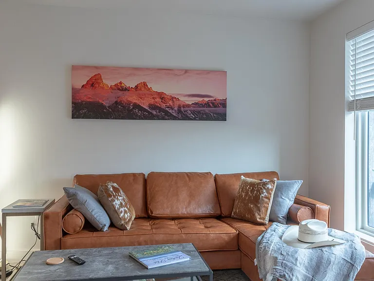 301 Hidden Hollow Dr — Photo 3