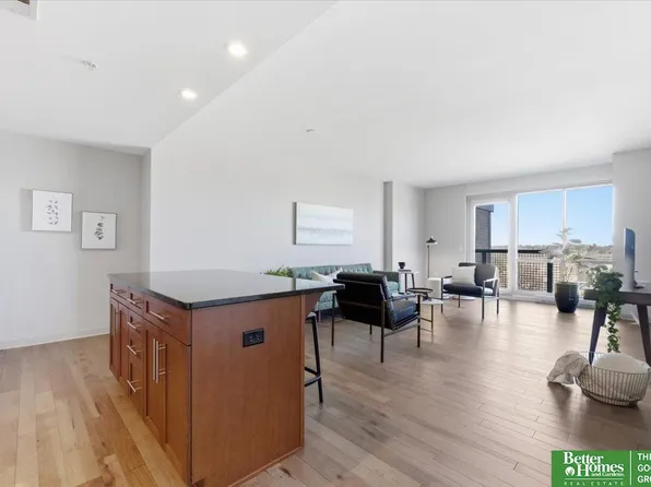 3201 Dodge Ct #5710, Omaha, NE 68131