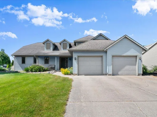 10471 Hunters Creek Dr, Zeeland, MI 49464