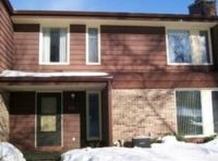 521 Walnut Grove Dr, Madison, WI 53717