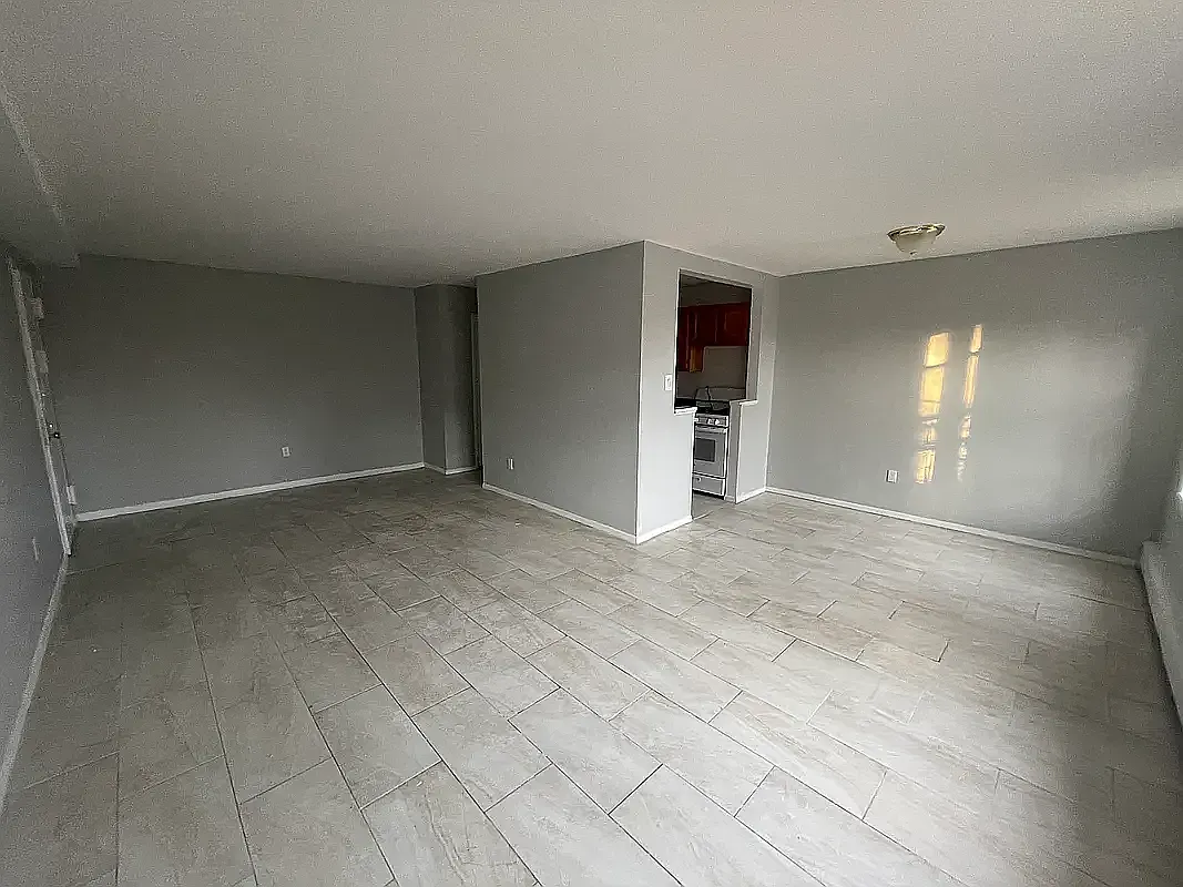 5815 Snyder Avenue — Photo 2