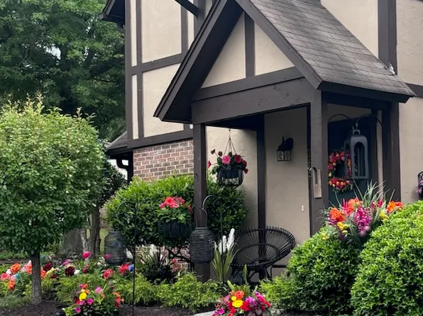 Waterford Place, 6220A Shallowford Rd #10216450b, Chattanooga, TN 37421