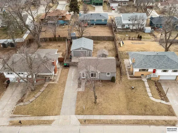 9705 Camden Ave, Omaha, NE 68134
