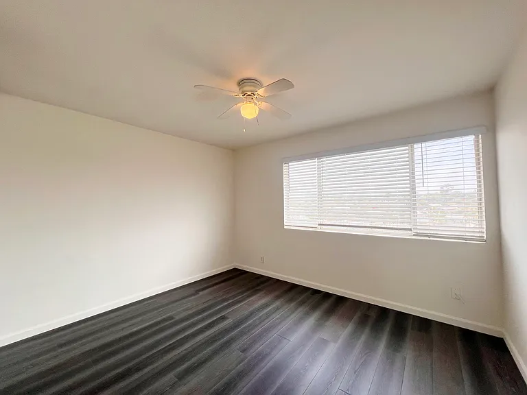 2223 Dunlop St — Photo 12