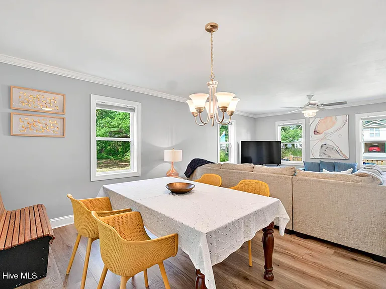 1950 Ocean View Dr SW — Photo 25