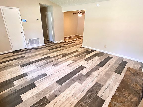 5th image of 6143 Creekford Dr