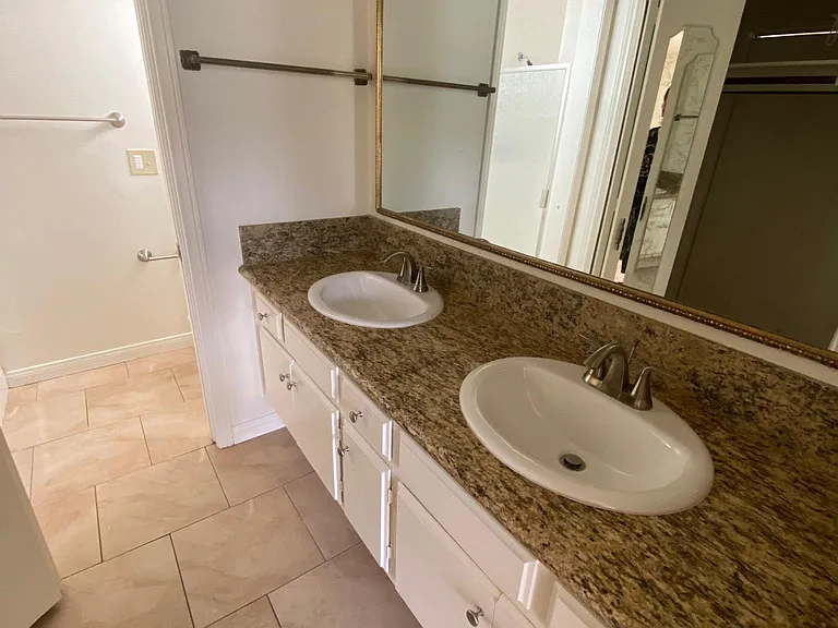 1275 Barry Ave #1 — Photo 5