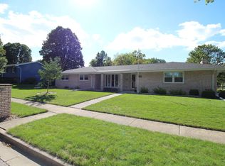 701 Country Ln, Bloomington, IL 61704