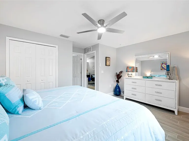 2098 Como St — Photo 19