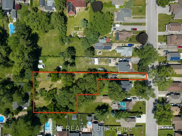 6111 Carlton Ave, Niagara Falls, ON L2G 5J8