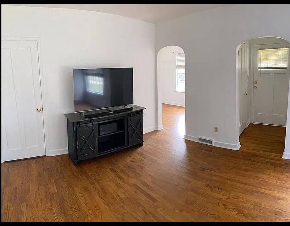2nd image of 503 Myrtle Ave