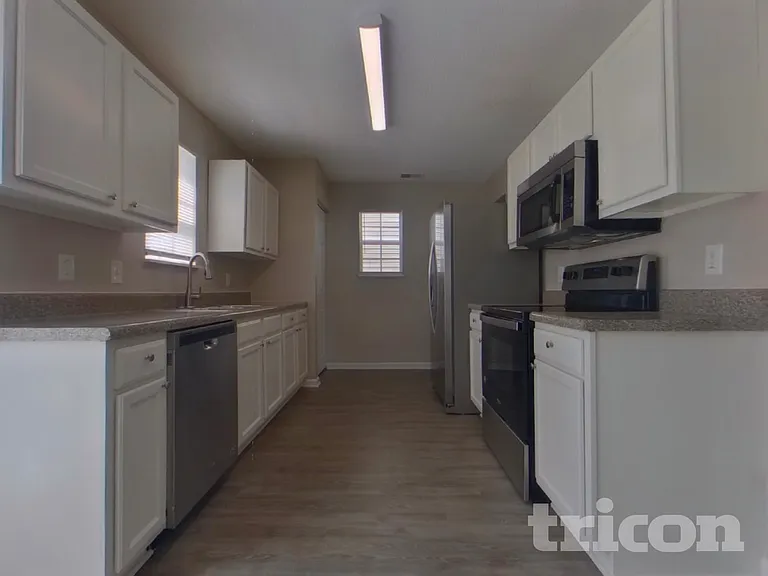 390 Fox Trot Dr — Photo 4