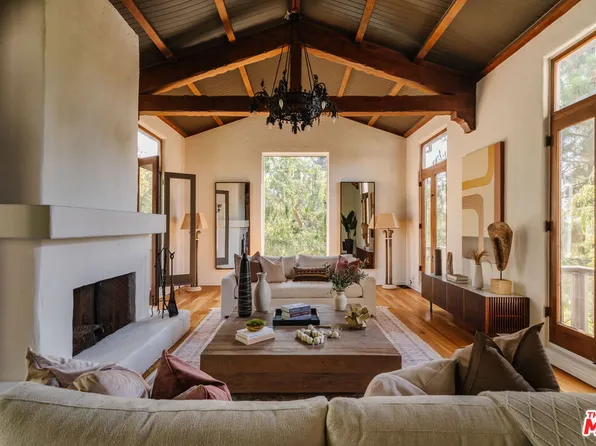 463 N Greencraig Rd, Los Angeles, CA 90049