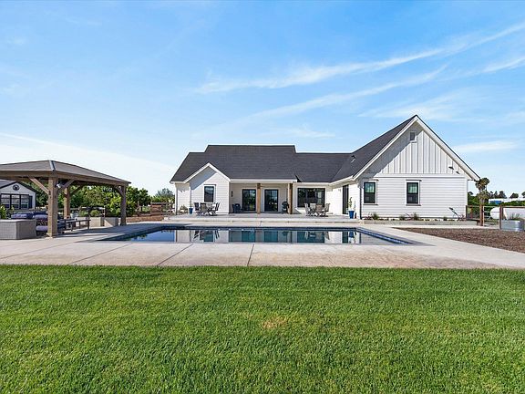 3rd image of 2151 Bartels Dr