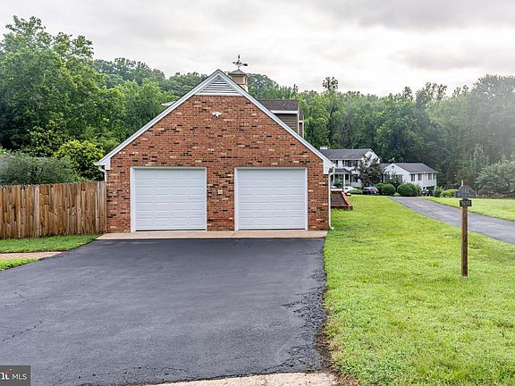 2nd image of 142 Woodland Rd
