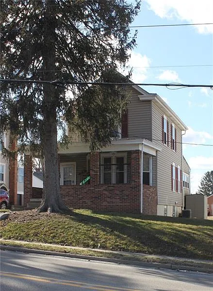 214 W Pike St photo 1