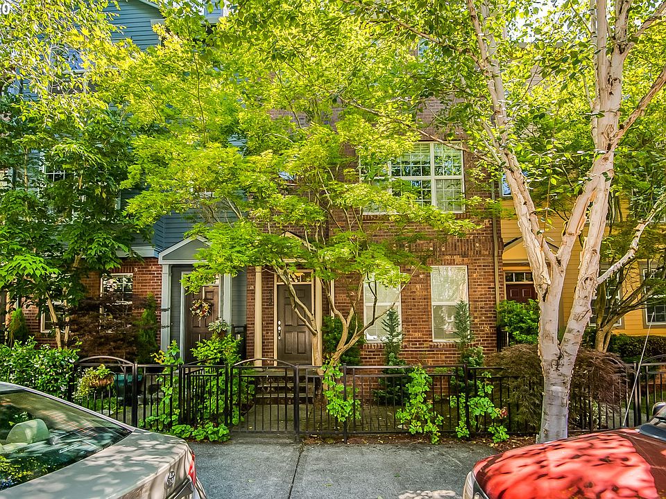 1st image of 822 NE Caden Ave