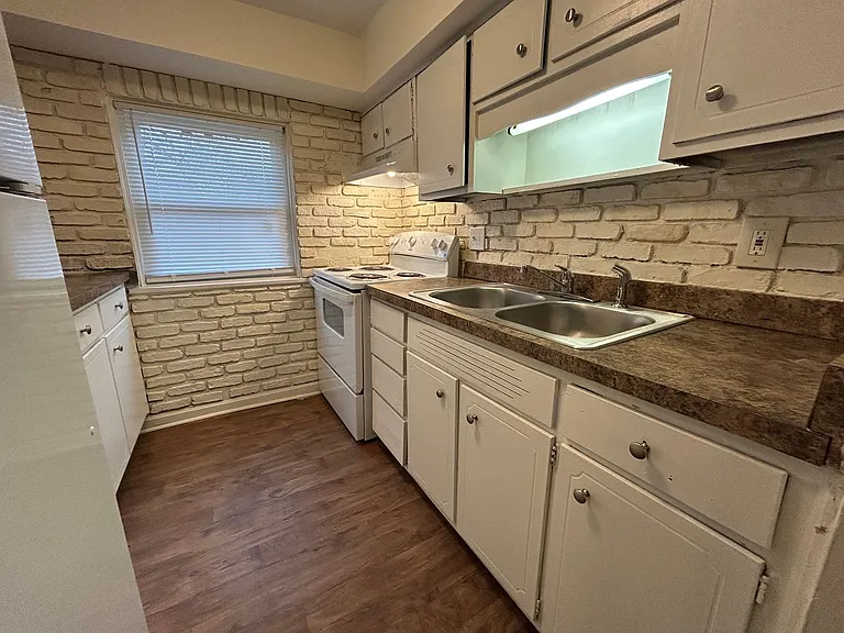 Creekstone Village — Photo 6