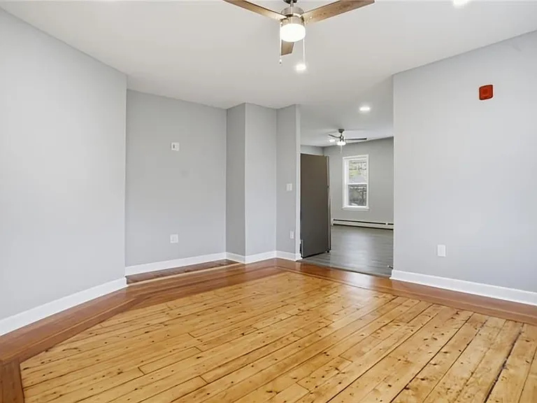 188 Division St #2R — Photo 3