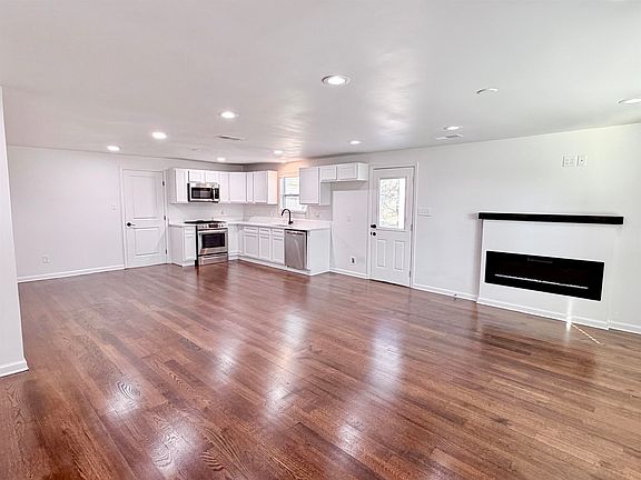 4th image of 9526 Osborn Rd