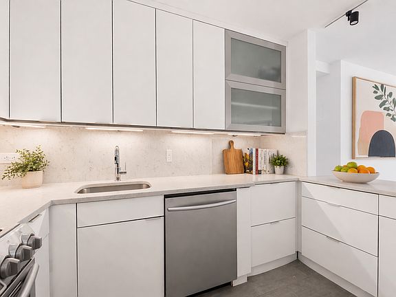 4th image of 330 E 75th St APT 3B