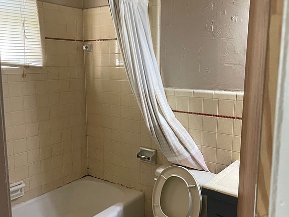 5th image of 1011 Avenue A #1