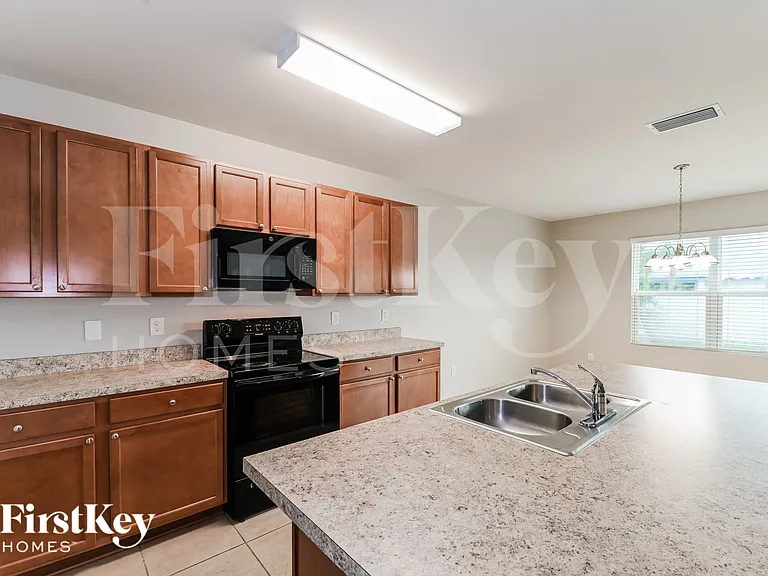 614 SW 25th Ln — Photo 5