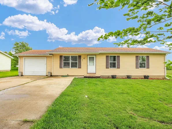 841 S High St, Paxton, IL 60957