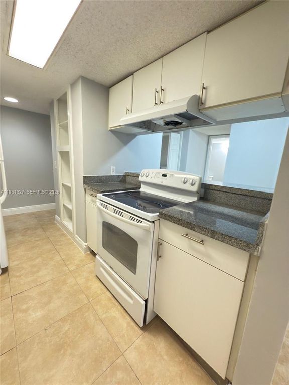 4521 W McNab Rd APT 11, photo 3