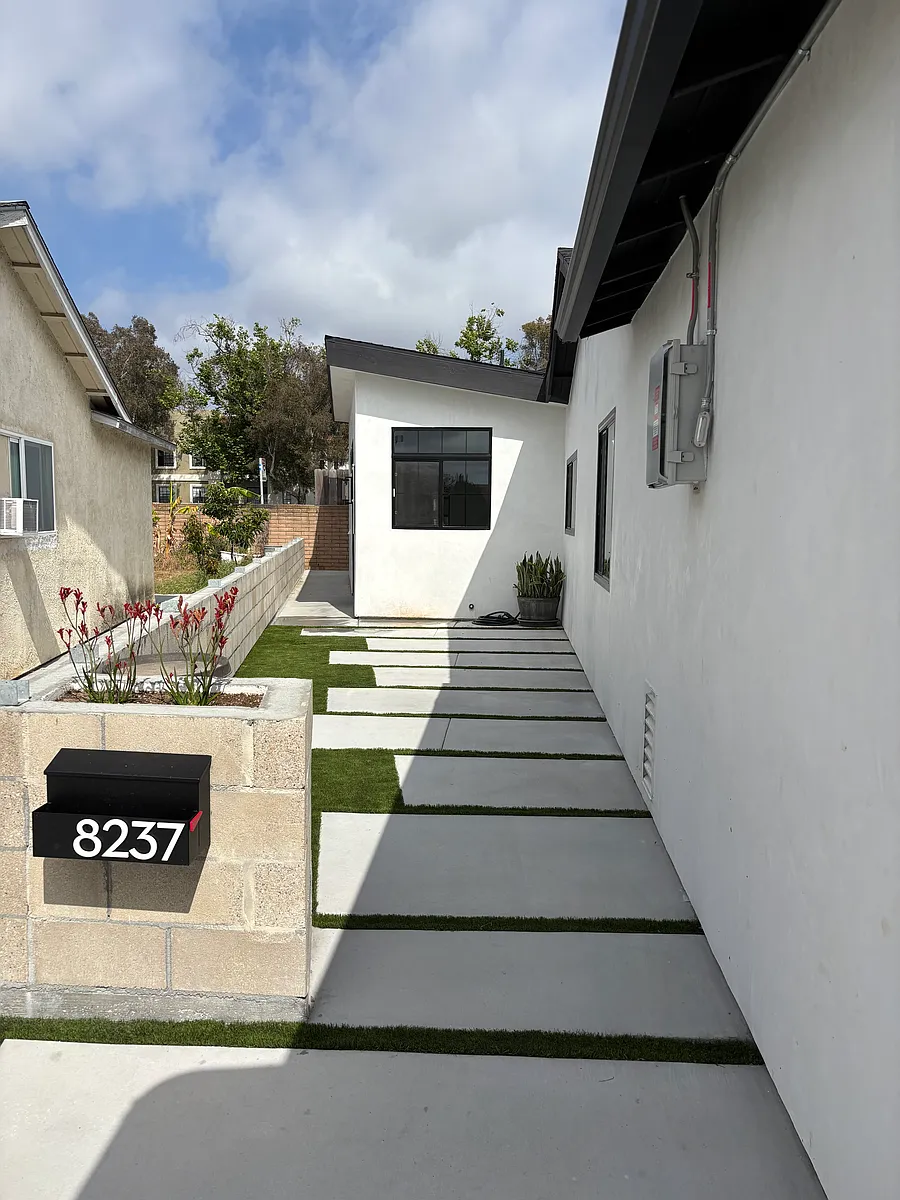 Building Photo - 8235-37 Casa Blanca Pl