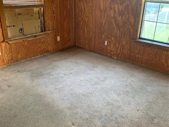 3rd image of 401 Kirk Ln