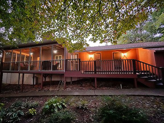 Screened in porch & deck