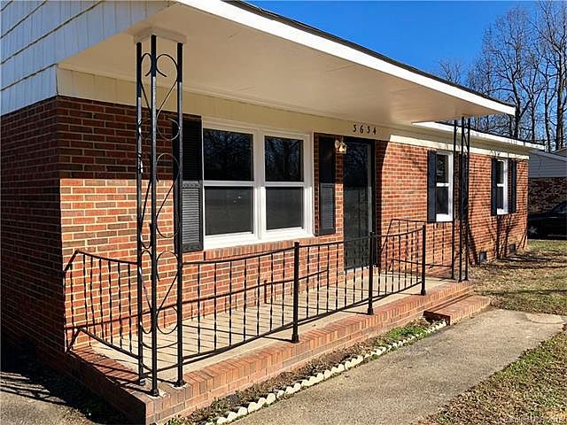 1st image of 3634 Robinson Cir