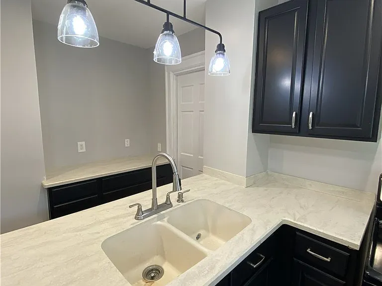811 Columbus Pkwy — Photo 13
