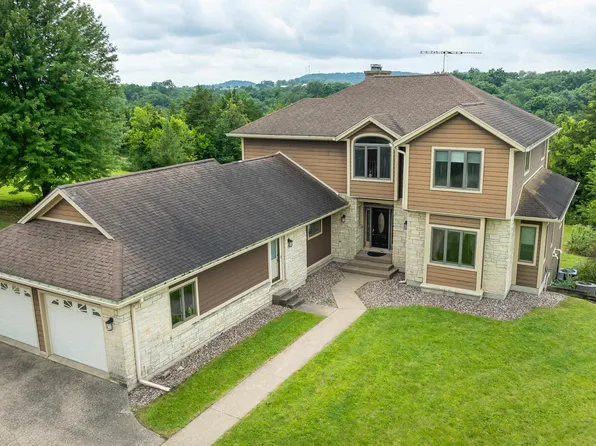 246 Thunder Bay Rd, Galena, IL 61036