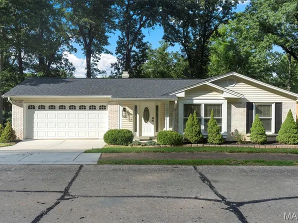 4951 Trailside Ct, Saint Louis, MO 63128