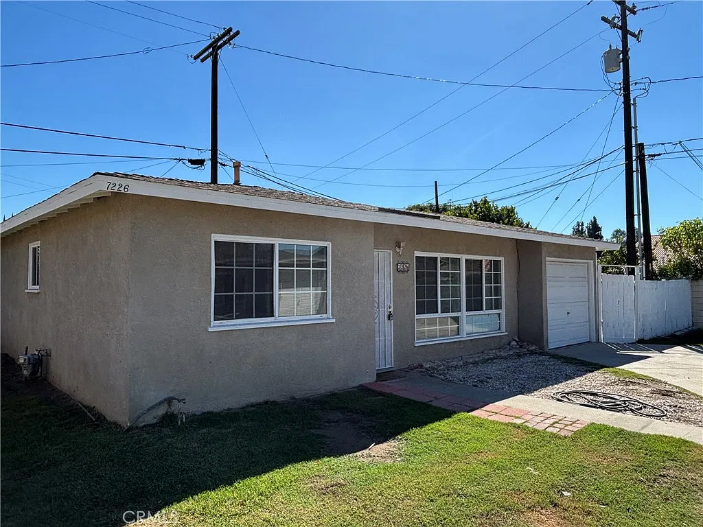 2 bed, 900 sqft, $2,700 — Photo 2