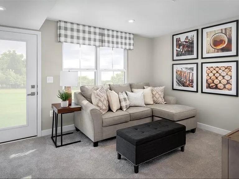 4 Friendship Ct — Photo 16