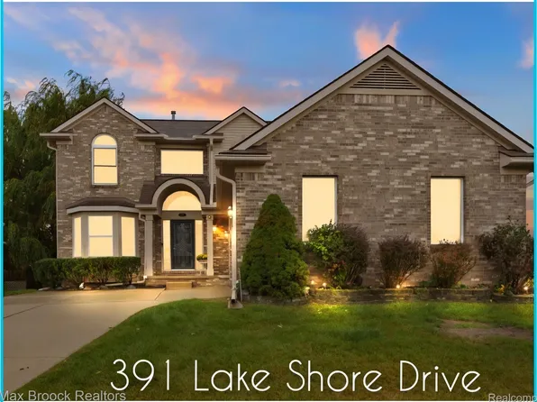 391 Lake Shore Dr, Pontiac, MI 48341