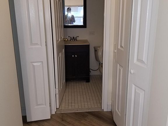 Way to master bath