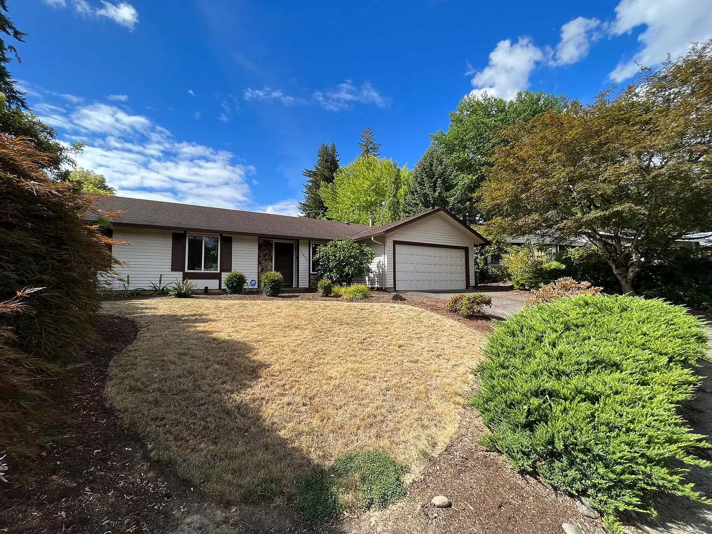 Gorgeous 3Bd + 2.5Ba in Beaverton!! Beautiful Backyard, Large Garage, Air Conditioning and Washer... — Photo 3