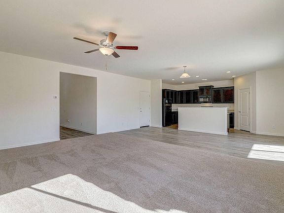5th image of 37597 W La Paz St