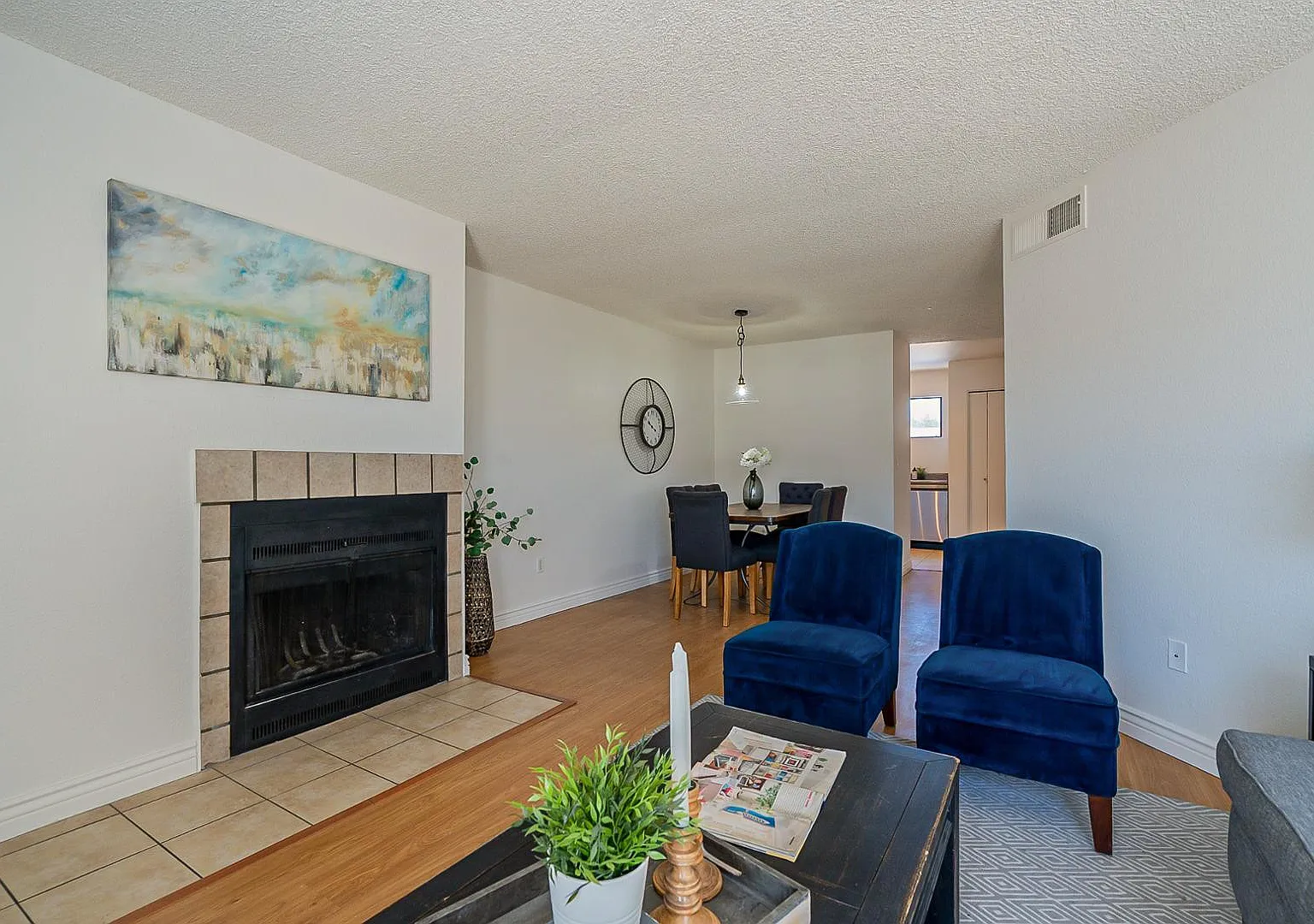 2 bed, 2.0 bath, 865 sqft, $1,300 — Photo 1