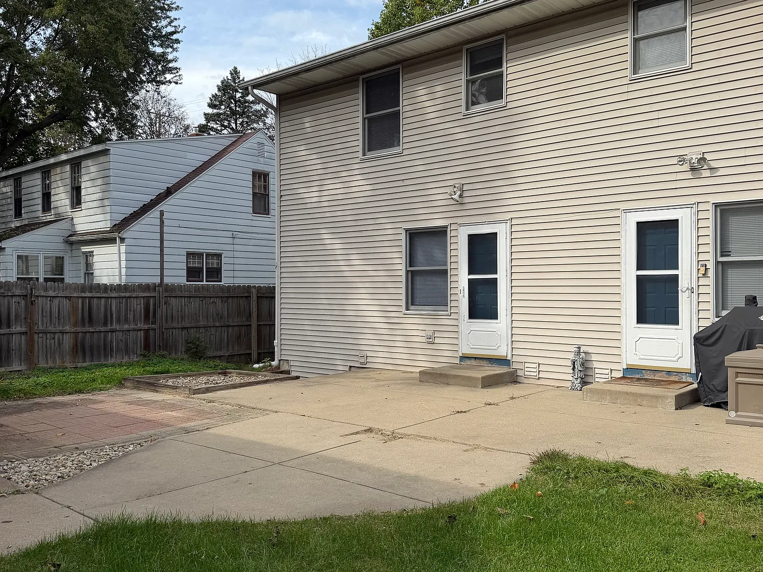 3 bed, 1.5 bath, 1800 sqft, $1,650 — Photo 2