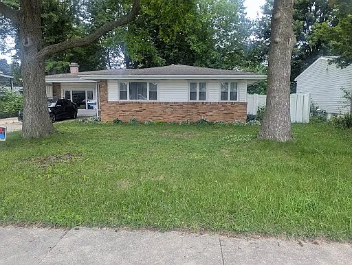 430 S Cryer Ave — Photo 2