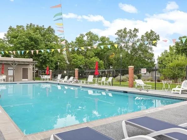 2737 W Greens Dr, Littleton, CO 80123