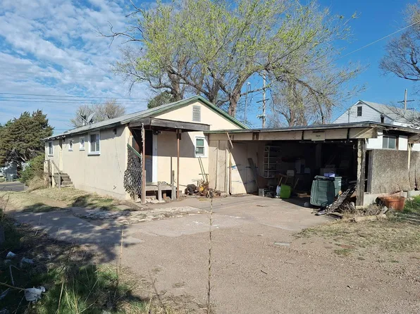 704 N 14th Ave, Dodge City, KS 67801