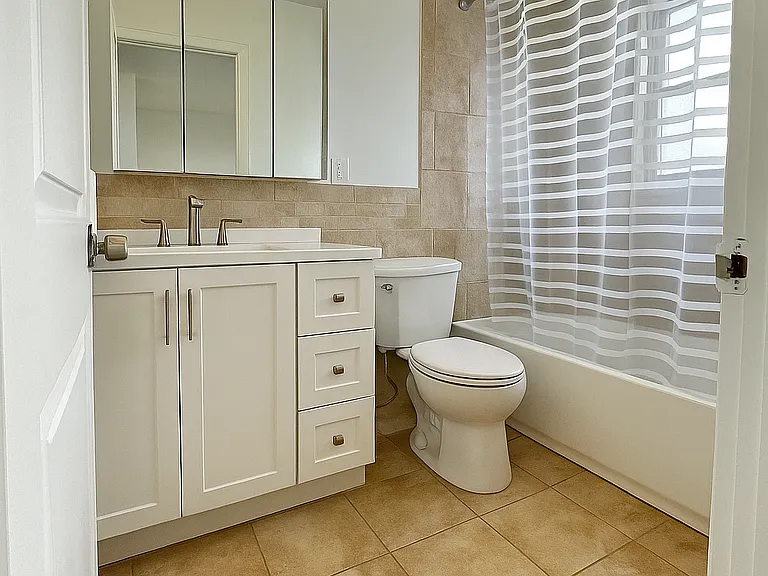 2810 NE 8th Ave — Photo 3